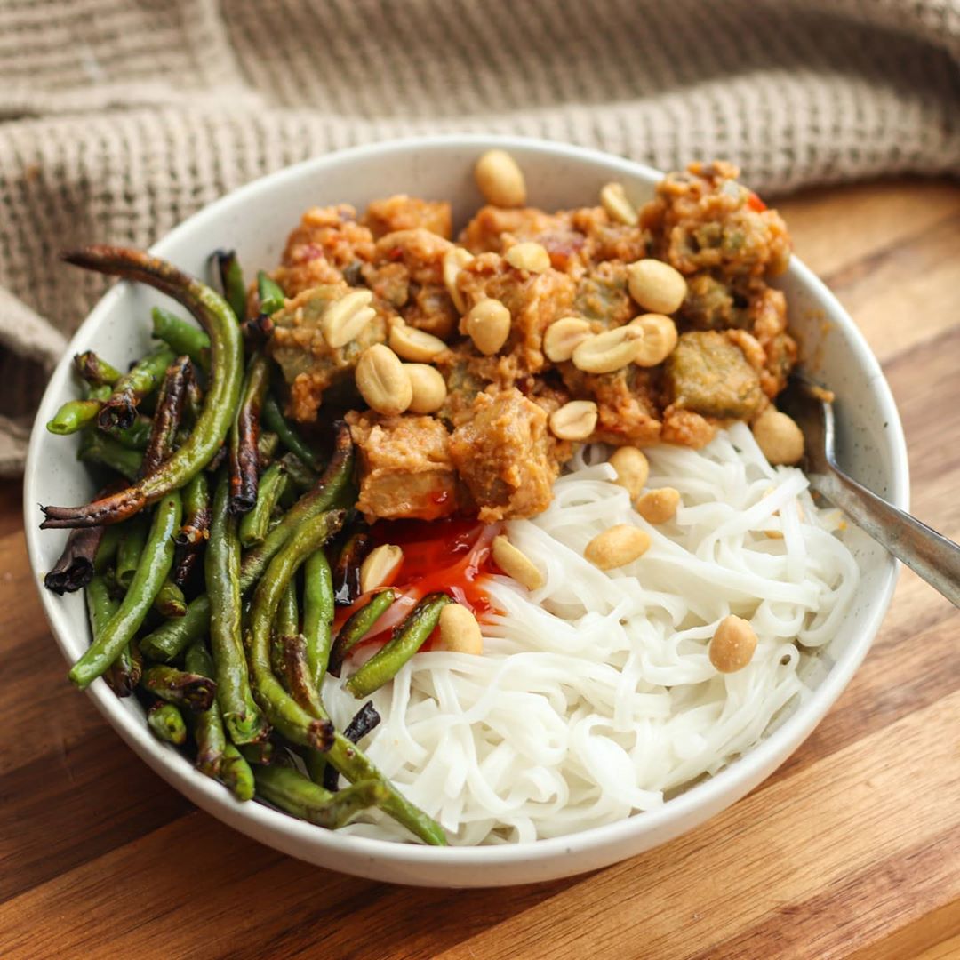 Tempeh Peanut Sauce Buddha Bowl