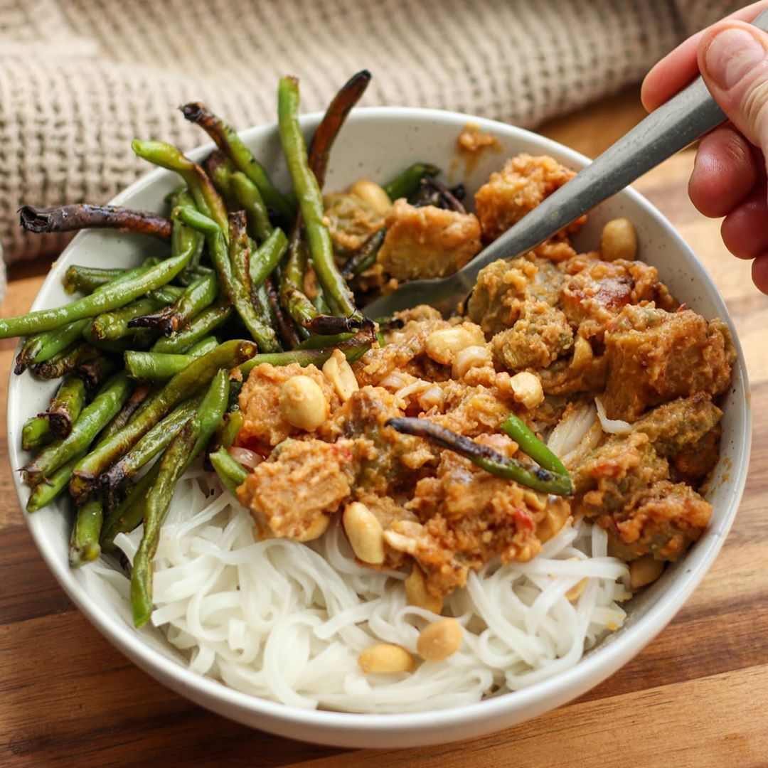 Tempeh Peanut Sauce Buddha Bowl