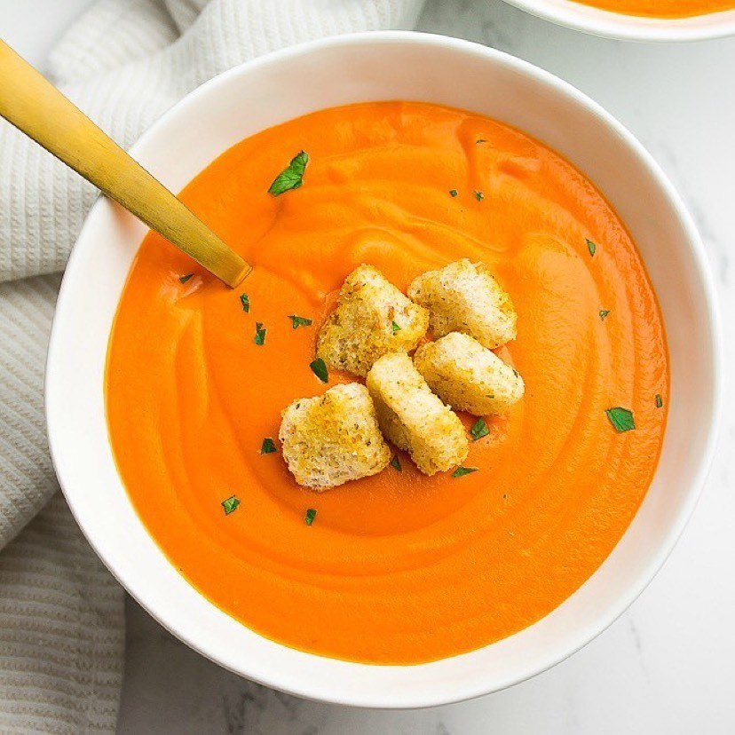 Easy and Creamy Vegan Tomato Soup