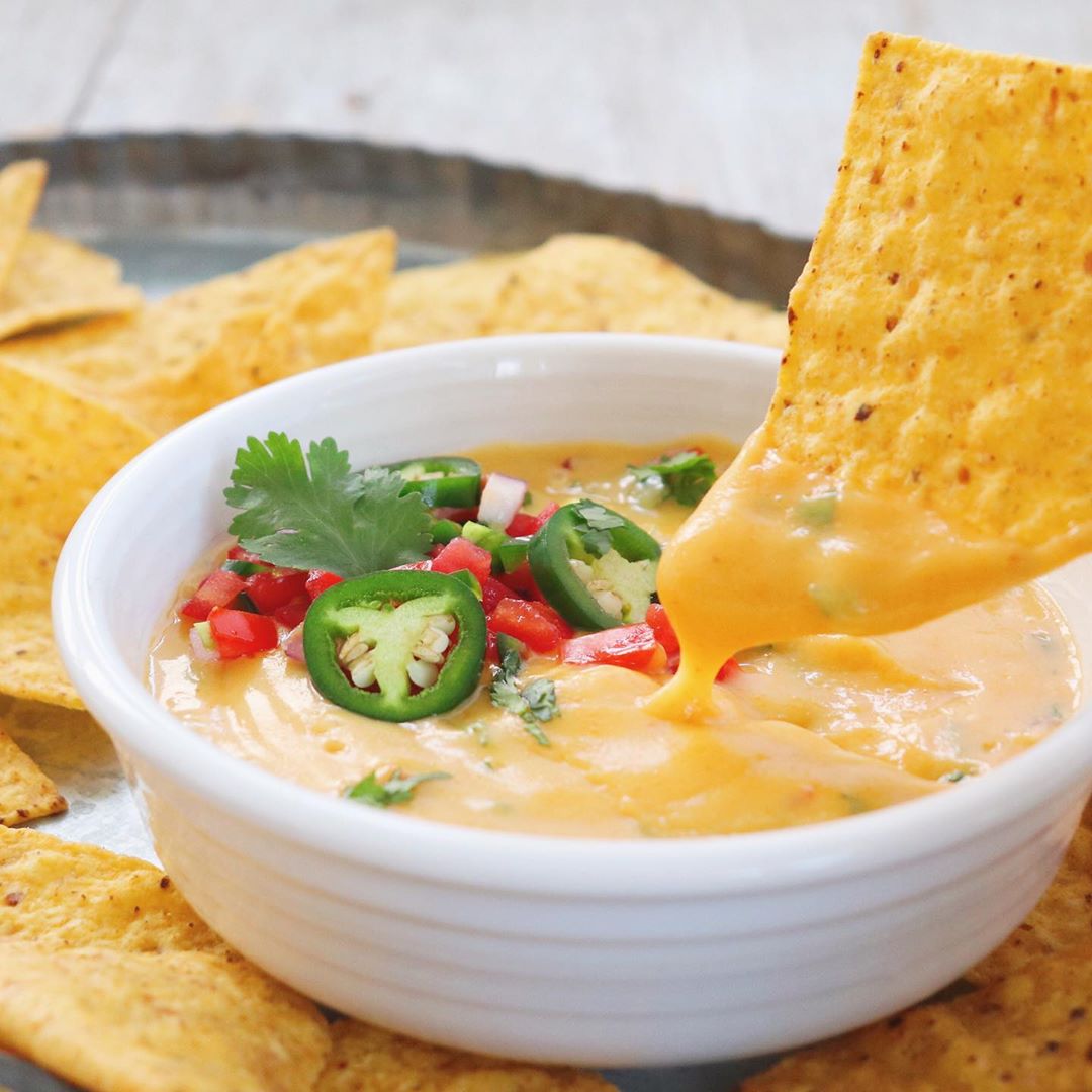 Easy Vegan Gluten-Free Queso Dip