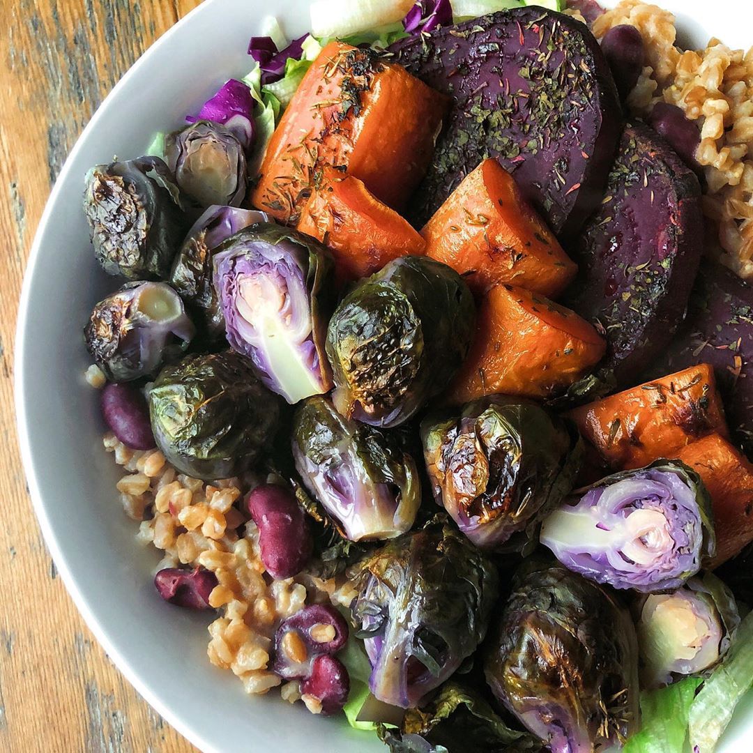 Cheesy Vegan Farro with Kidney Beans and Roasted Veggies