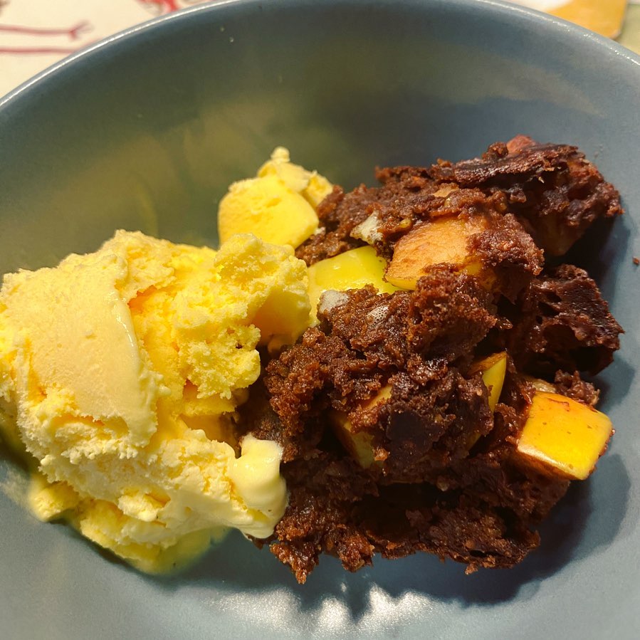 Chocolate and Apple Microwave Cake