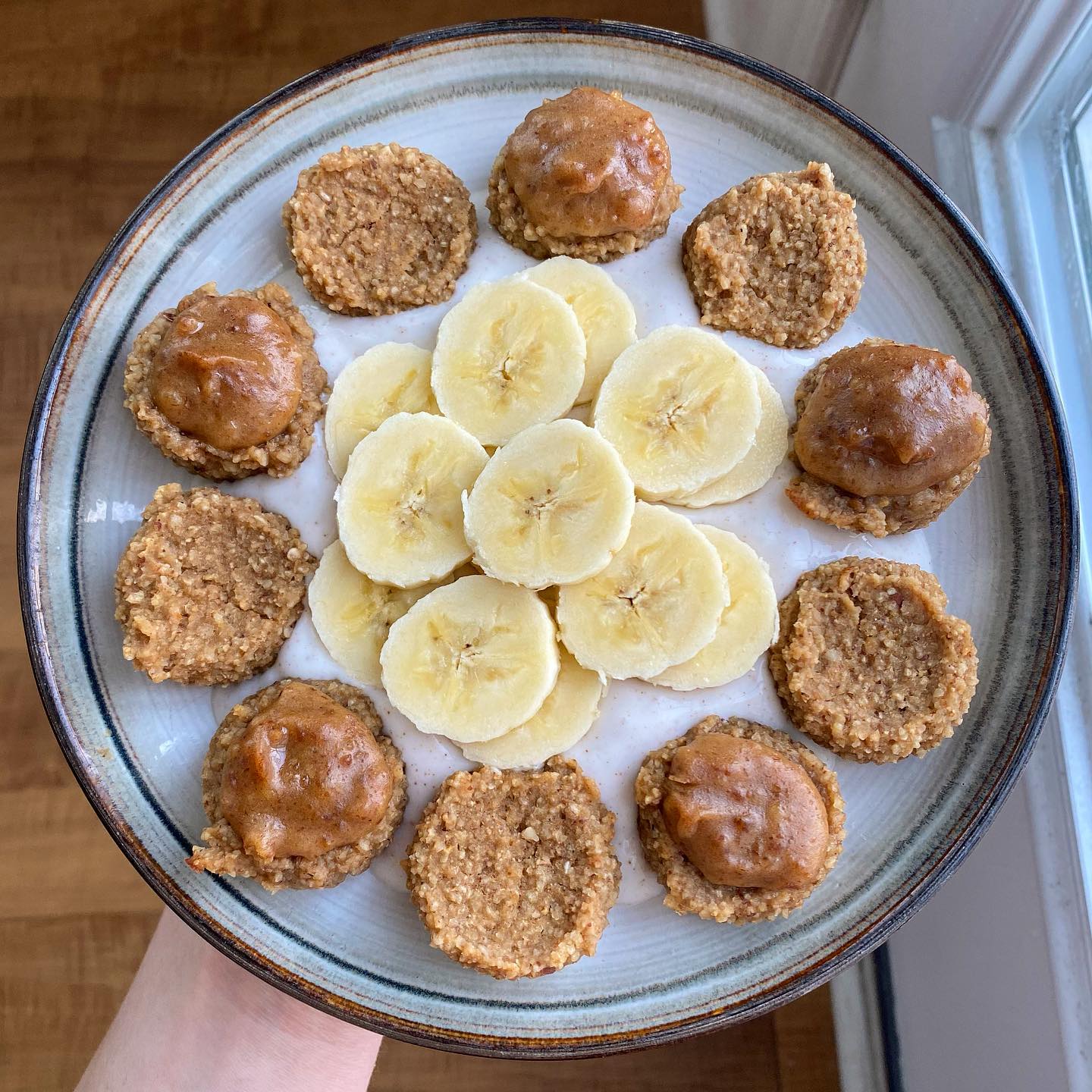 Healthy Apple Cinnamon Oat Muffins
