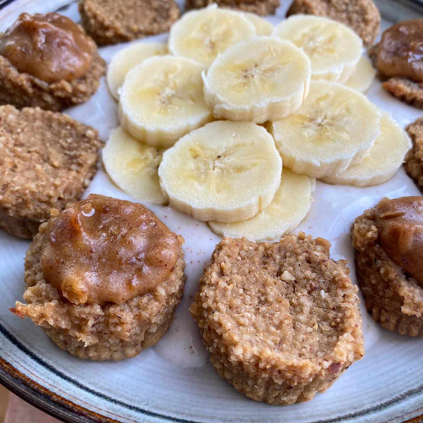 Healthy Apple Cinnamon Oat Muffins