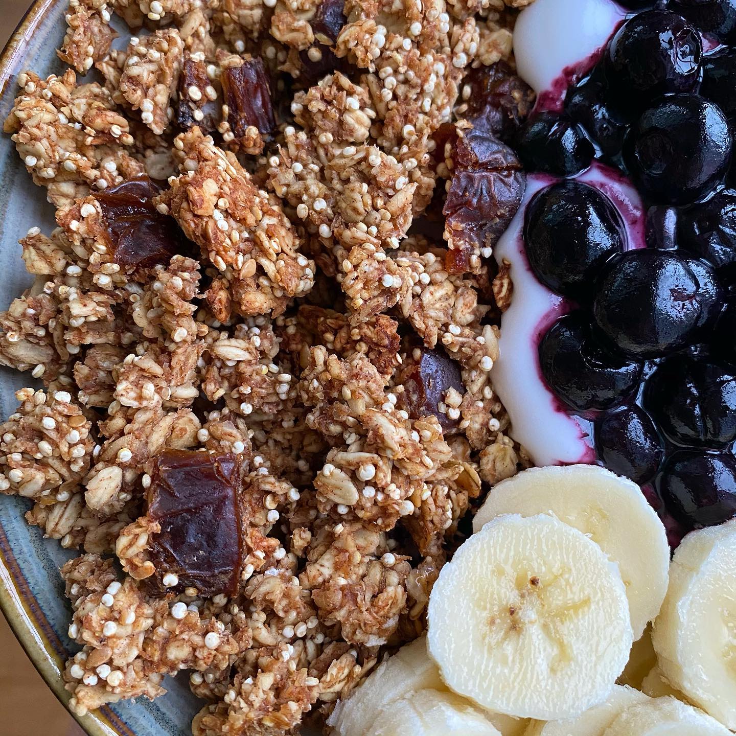 Cinnamon Quinoa Oat Snack Bars