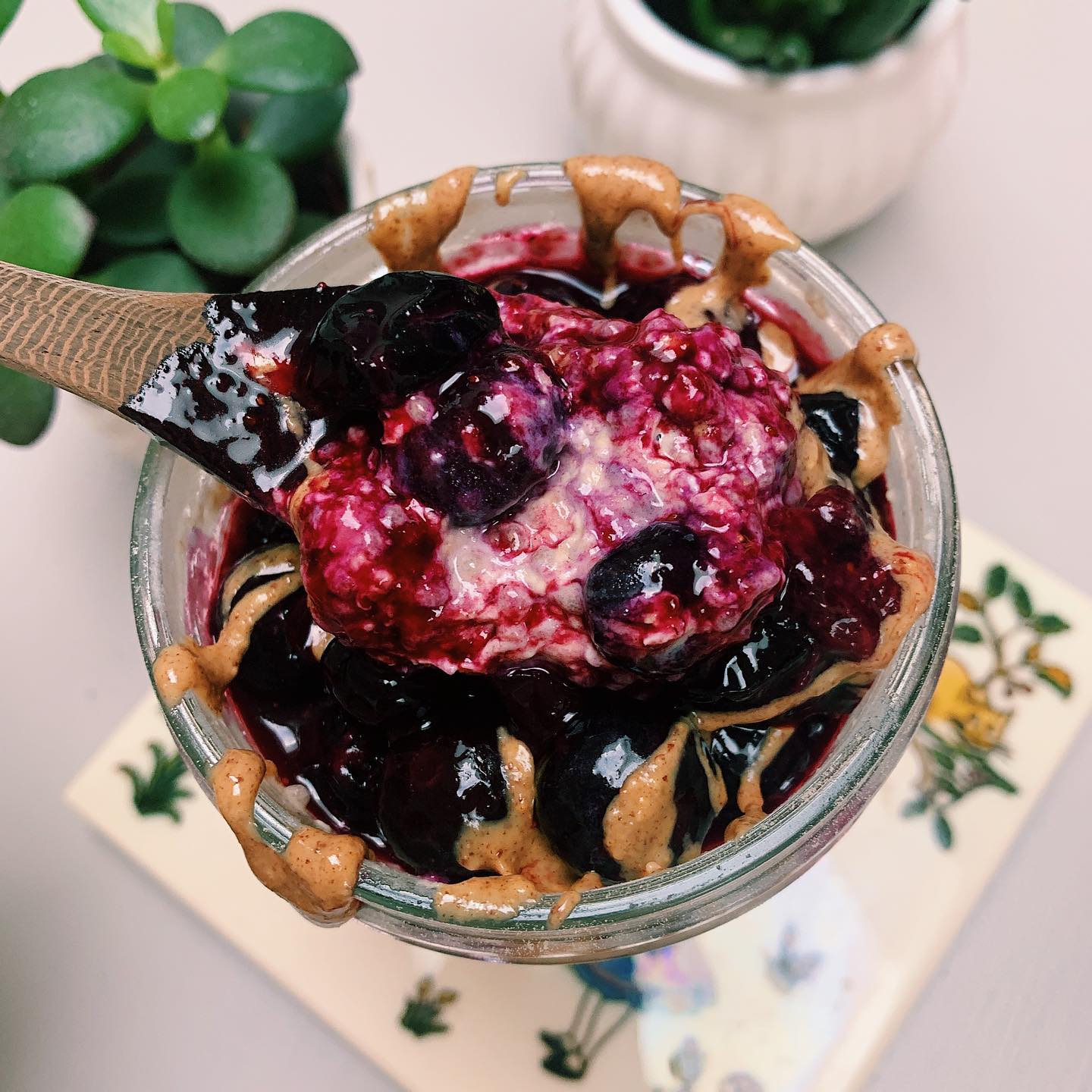 Delicious Blueberry Cheesecake Overnight Oats