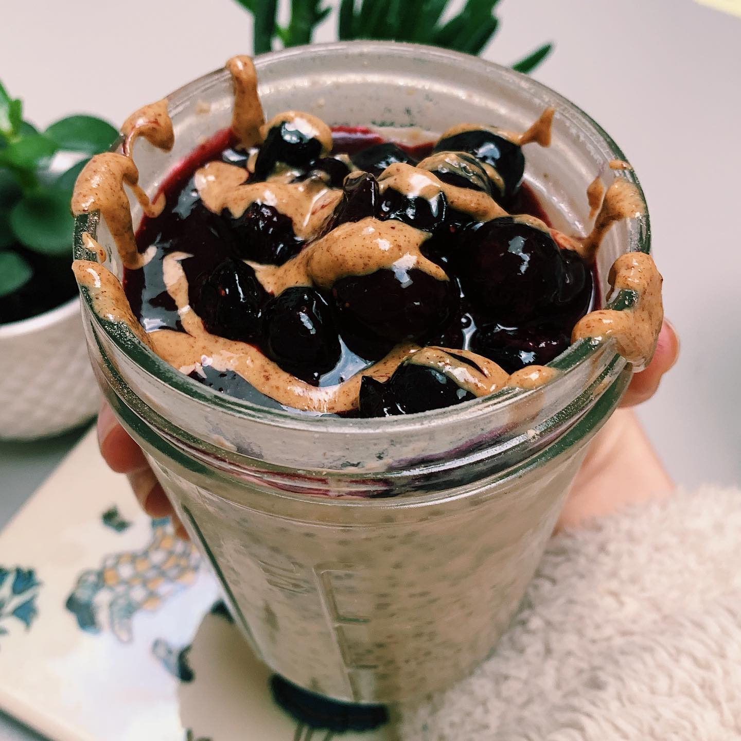 Delicious Blueberry Cheesecake Overnight Oats