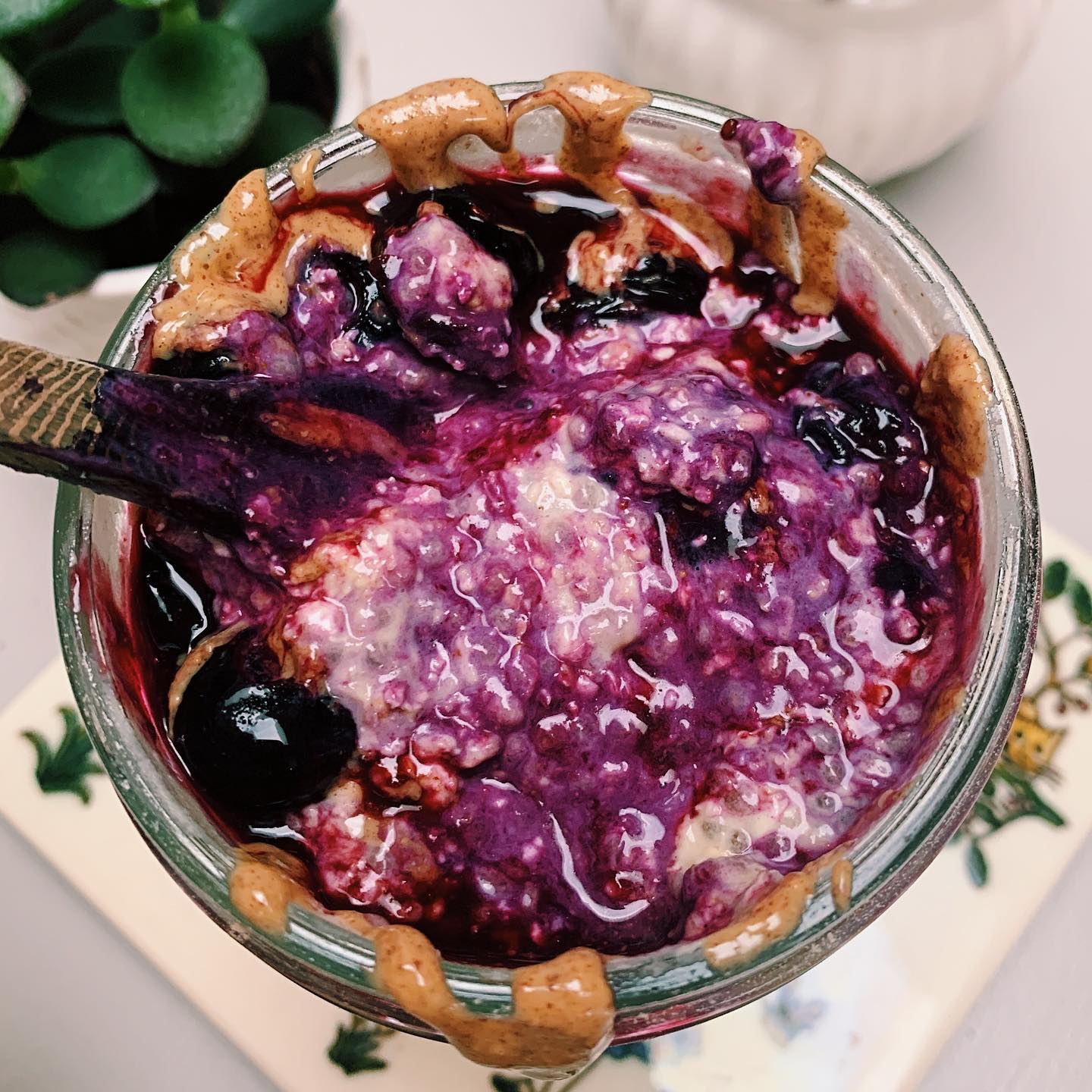 Delicious Blueberry Cheesecake Overnight Oats