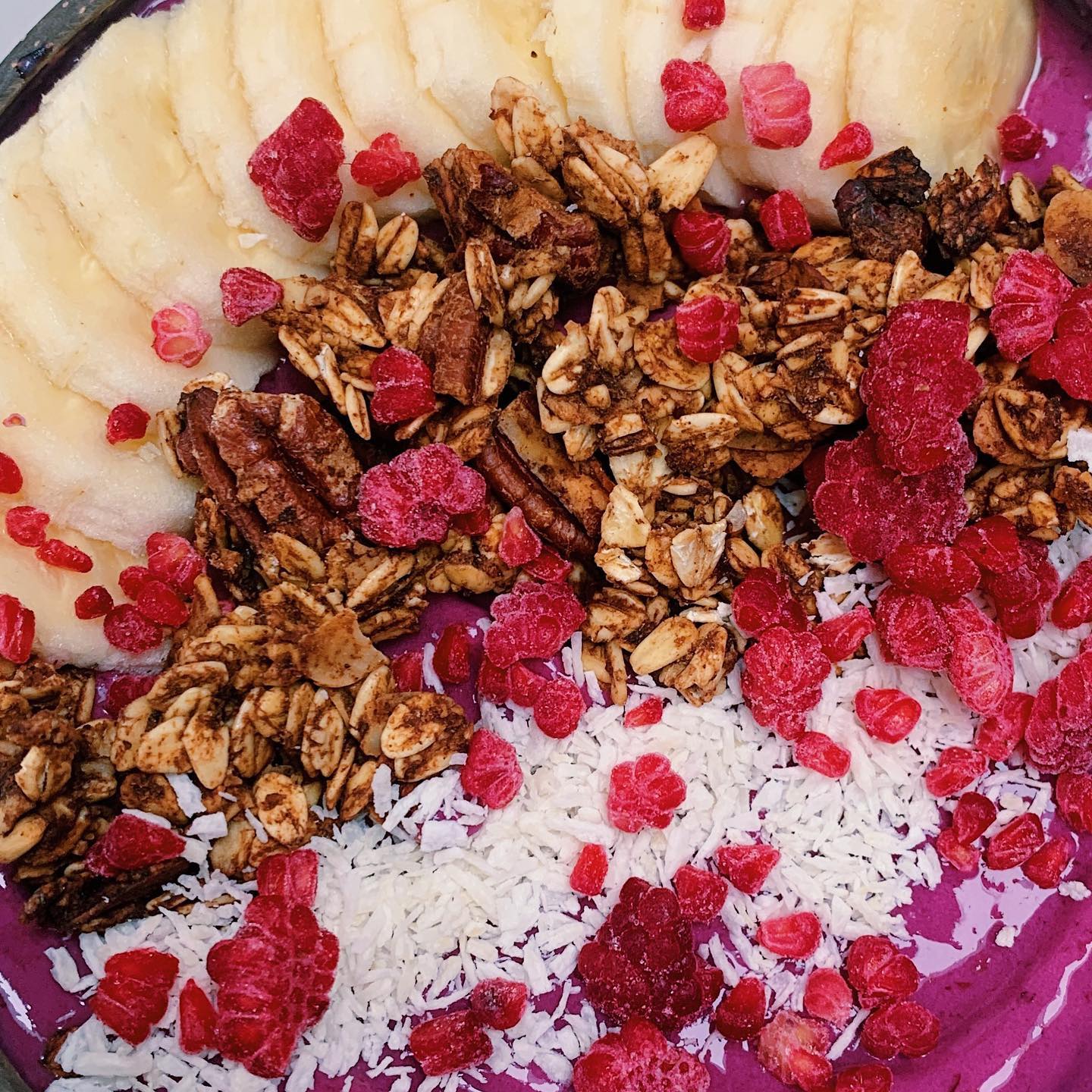 Refreshing Berry Smoothie Bowl with Granola