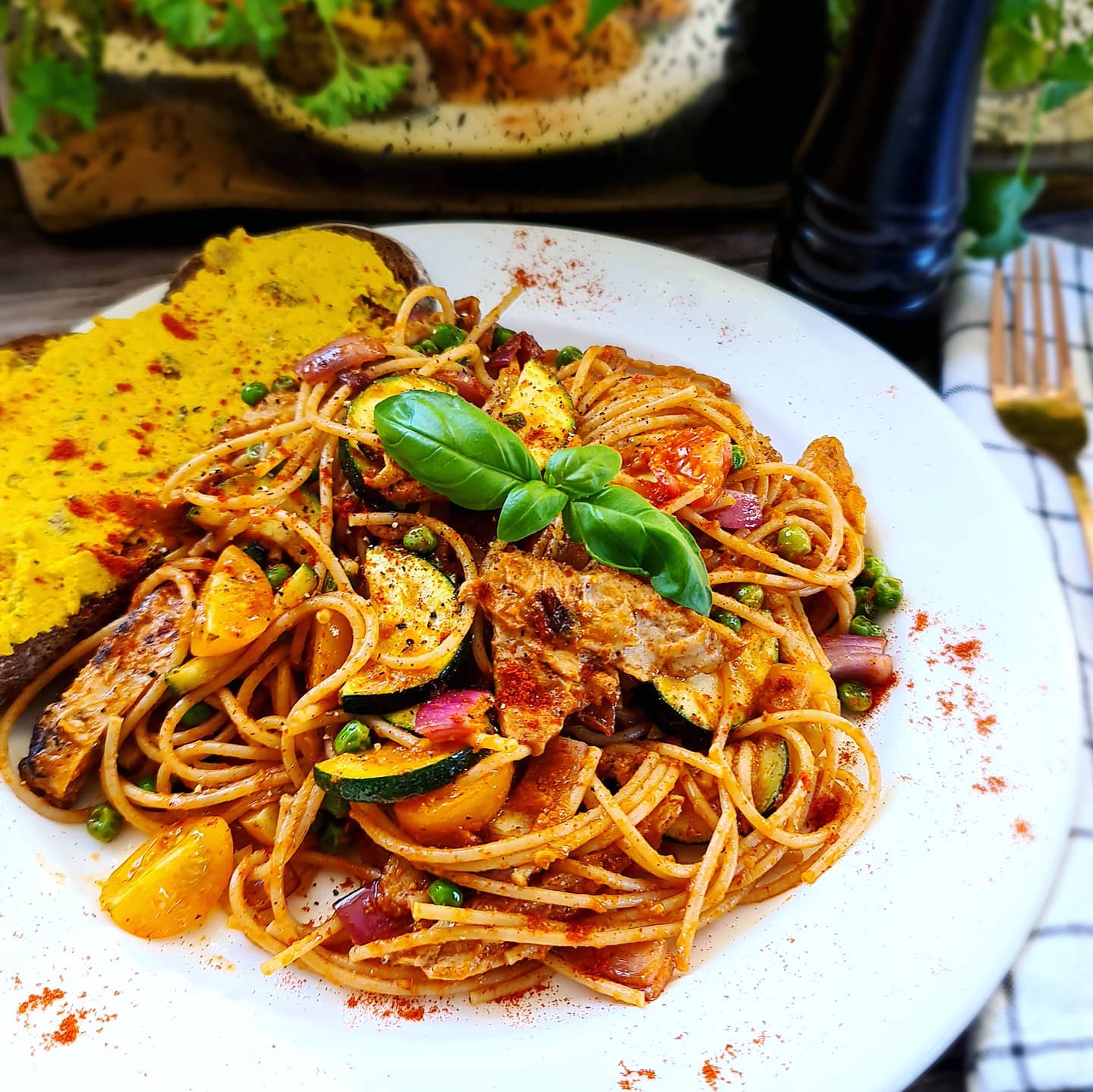 Vegan Red Pesto Chicken Spaghetti with Toast