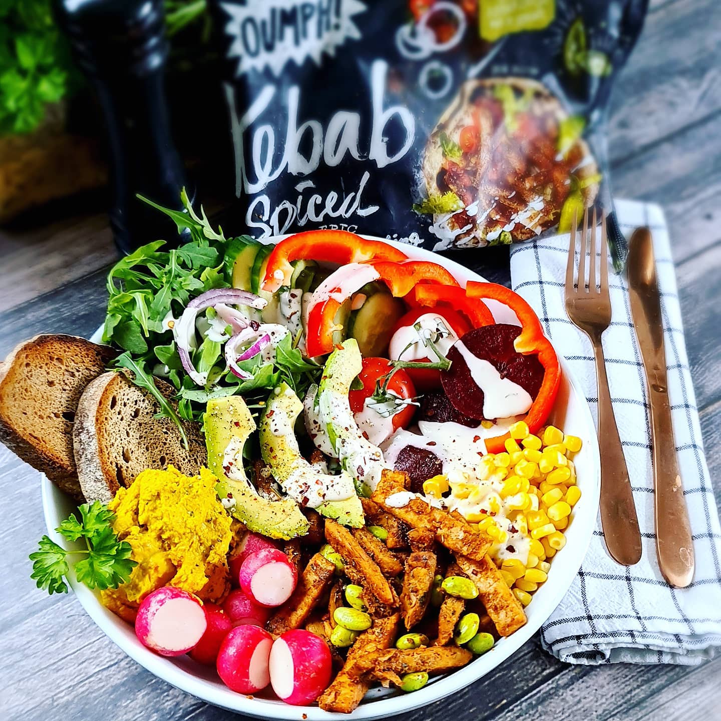 Kebab Spiced Oumph and Edamame Buddha Bowl