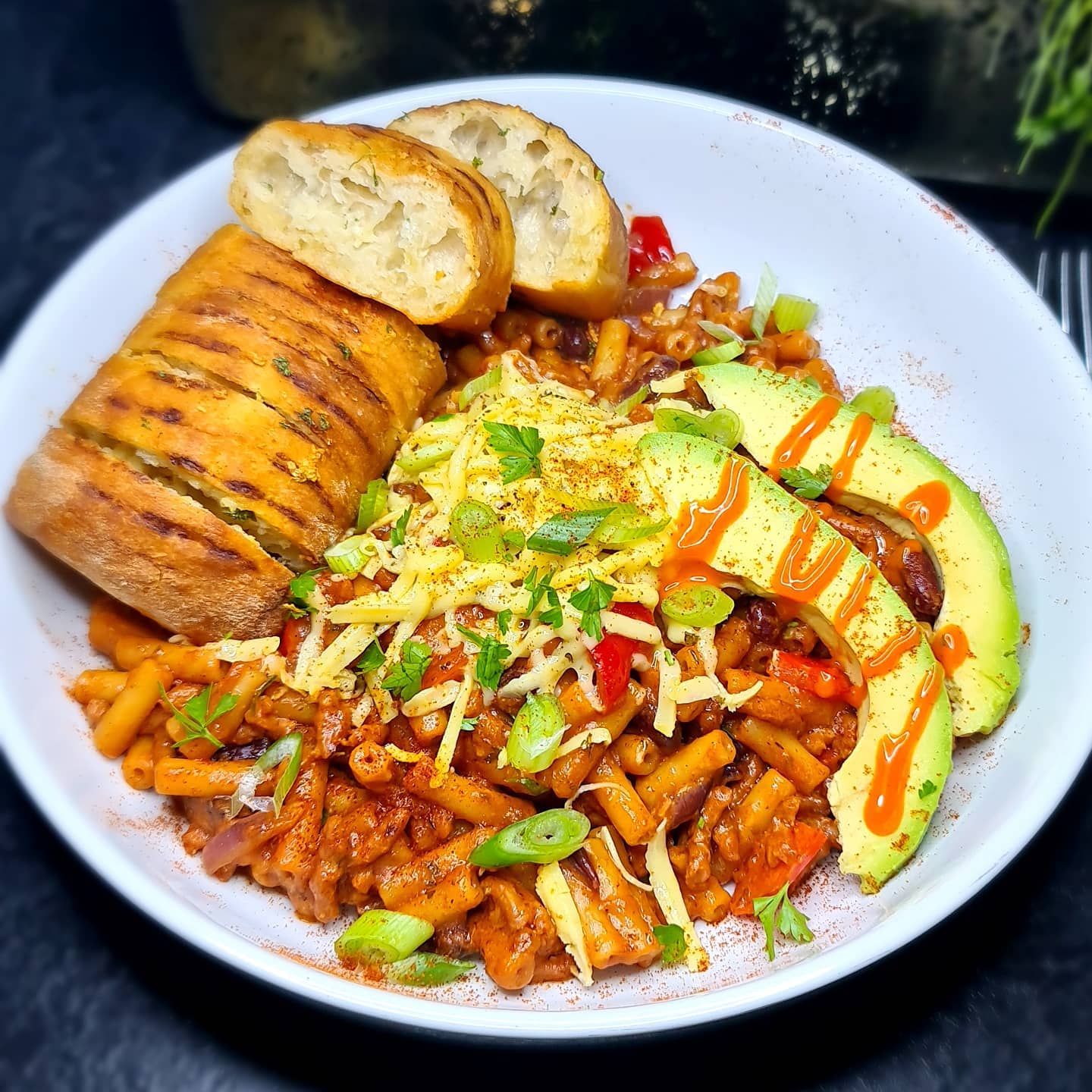 Vegan Chili Mac and Cheese with Garlic Bread