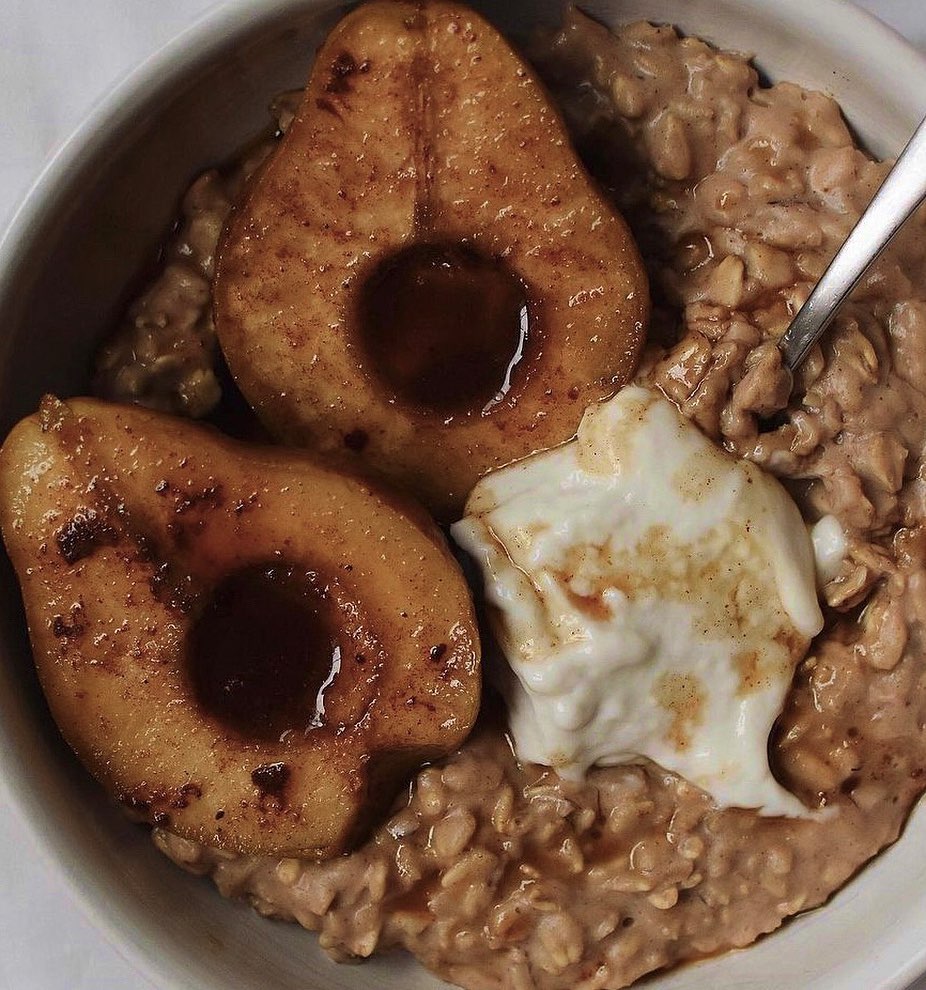 Protein Oats with Baked Cinnamon Pear
