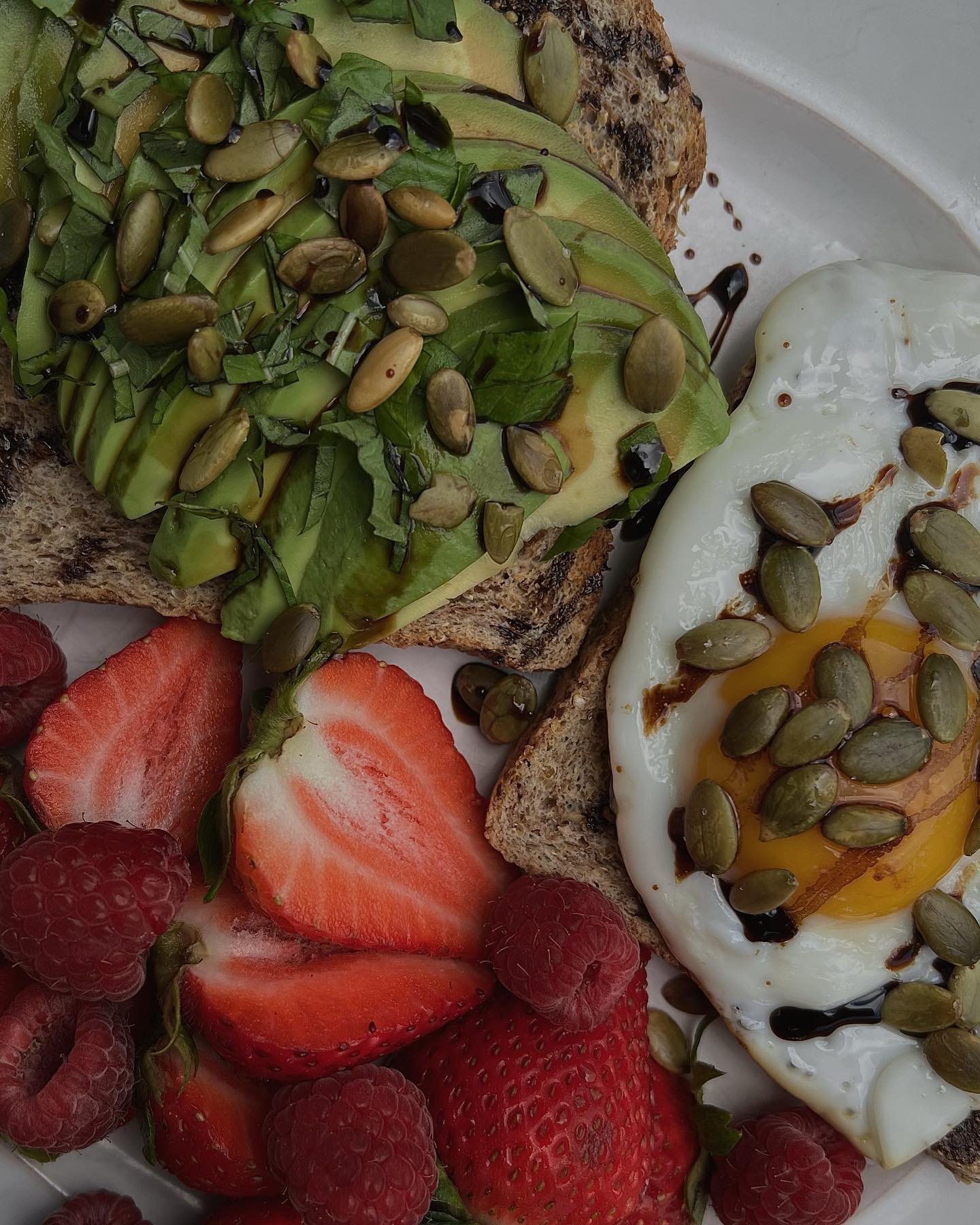 Avocado Toast with Egg and Toppings