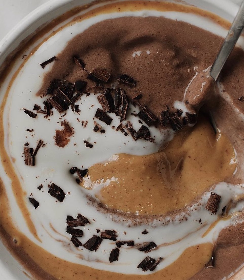 Chocolate Banana Smoothie with Toppings