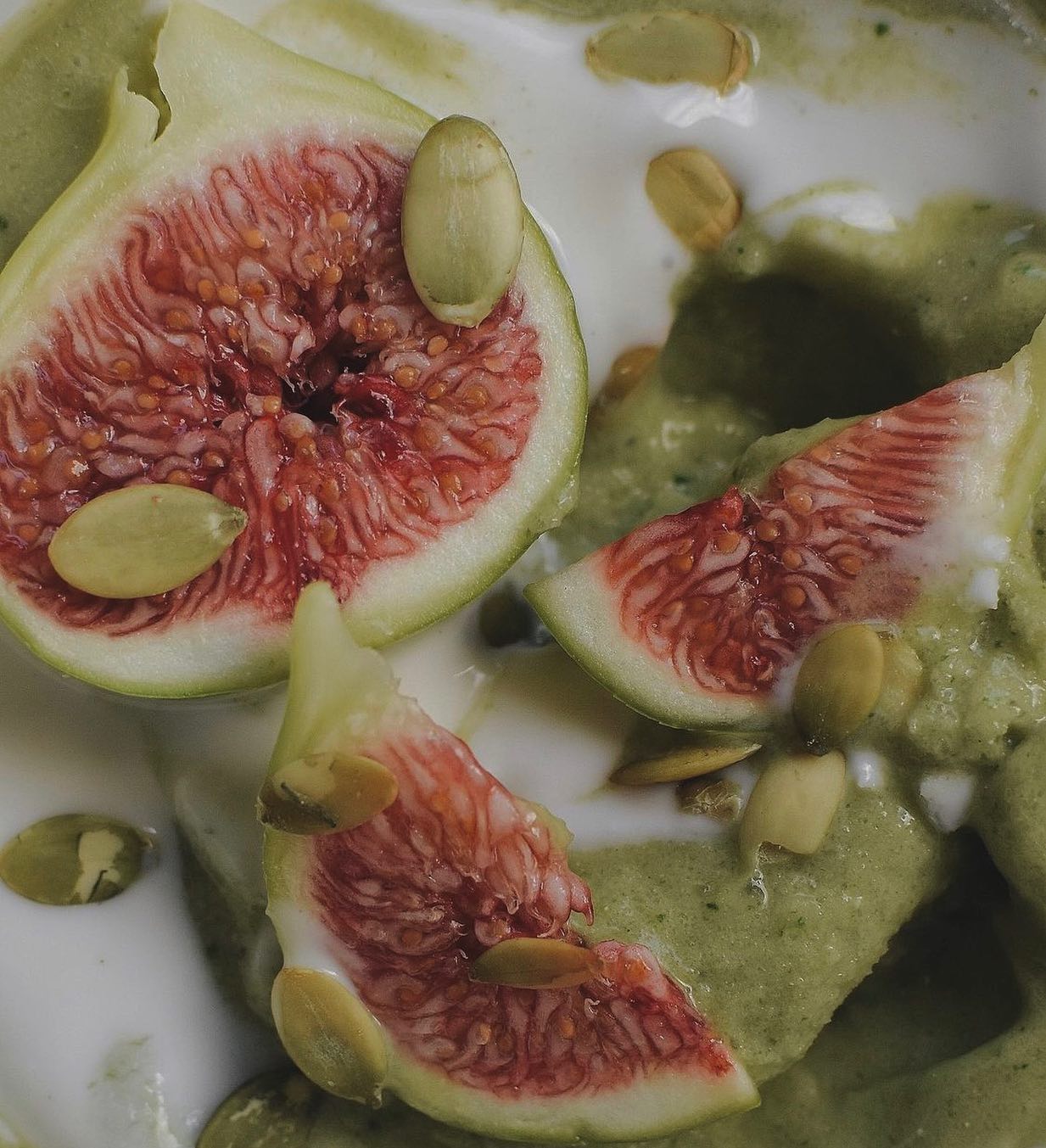 Green Smoothie with Cashew Yogurt Topping
