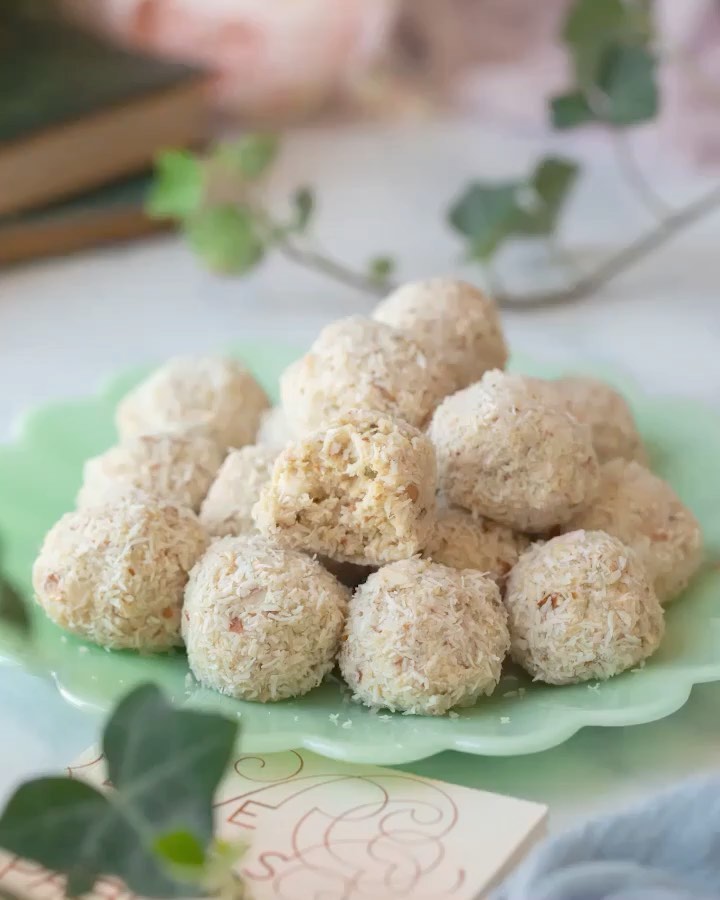 Tropical Bliss Balls with Pineapple and Coconut