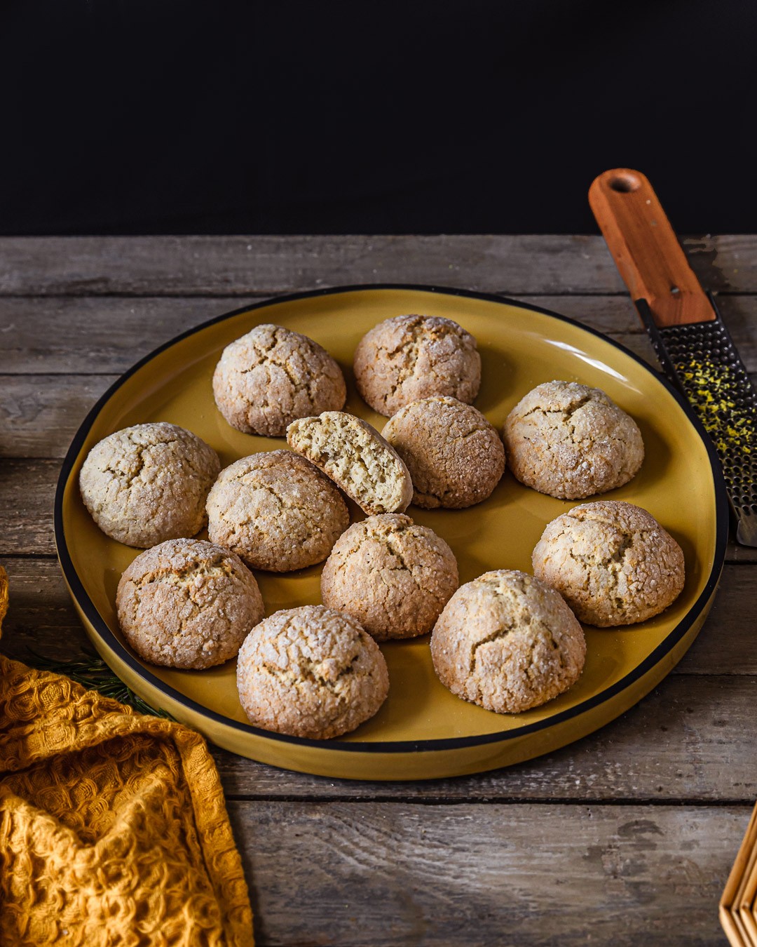 Italian-Style Tender Lemon Biscuits