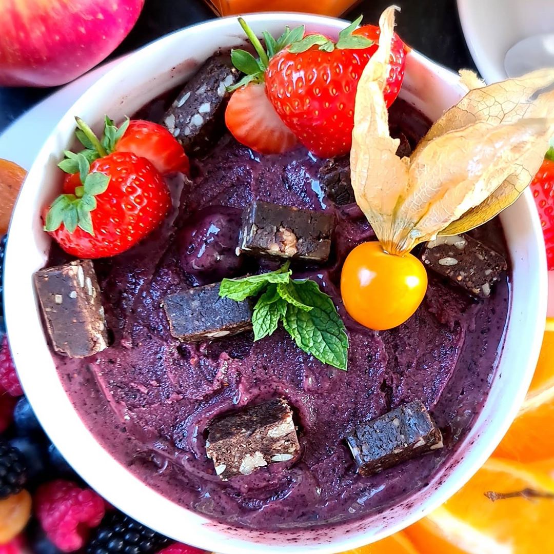 Acai and Blueberry Smoothie Bowl with Omega 3 Chunks