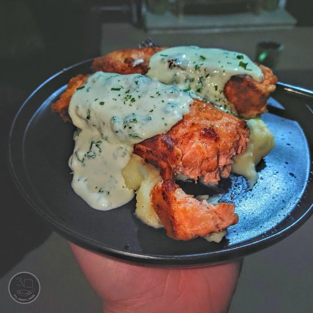 Pan-Fried Plant Salmon with Mash and Sauce