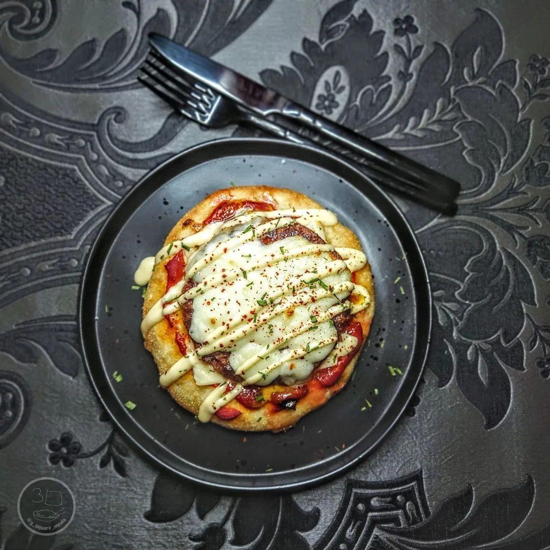 Cheeseburger Pizza on Garlic Bread