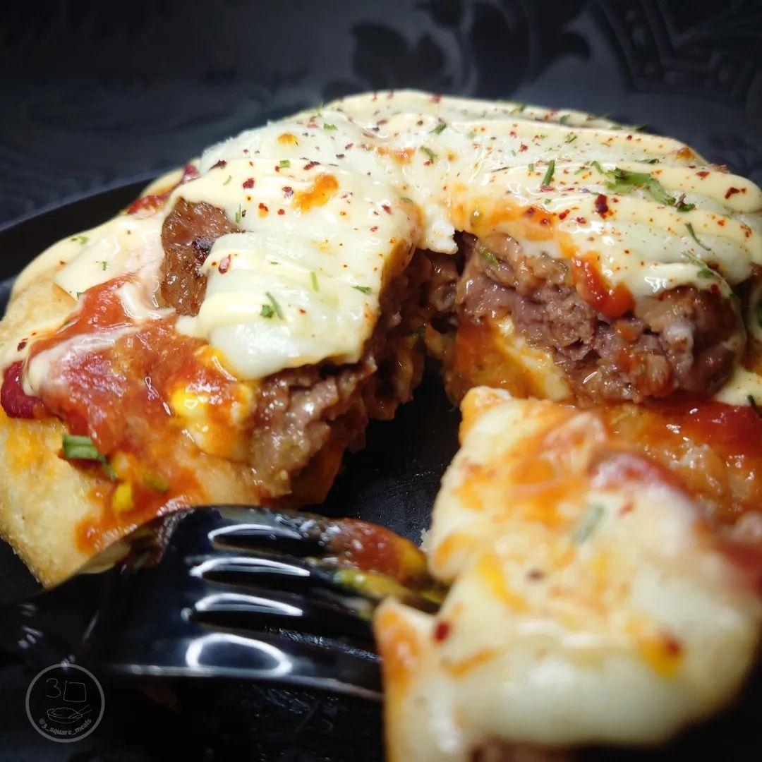 Cheeseburger Pizza on Garlic Bread