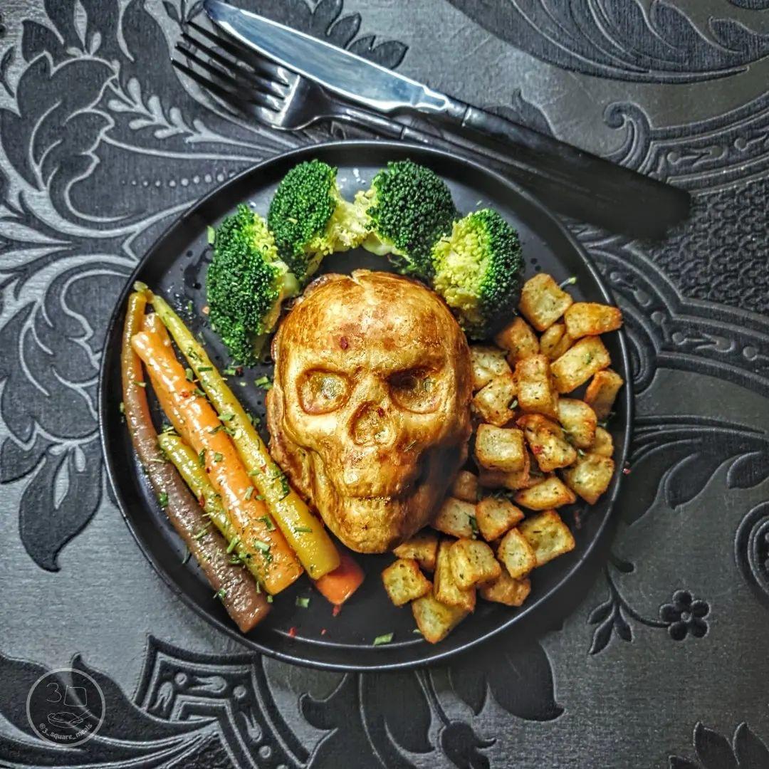Halloween Skull Pasty with Veggie Sides