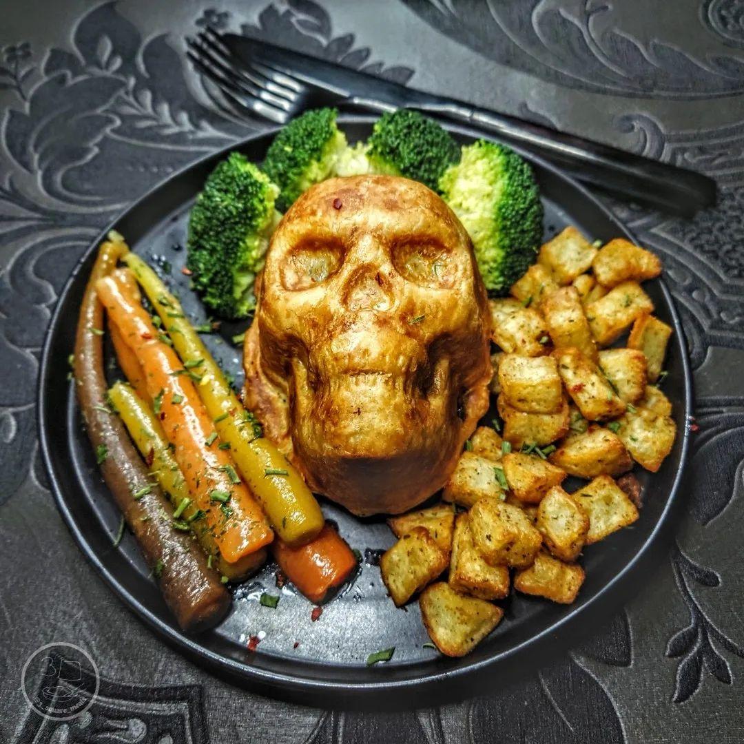 Halloween Skull Pasty with Veggie Sides
