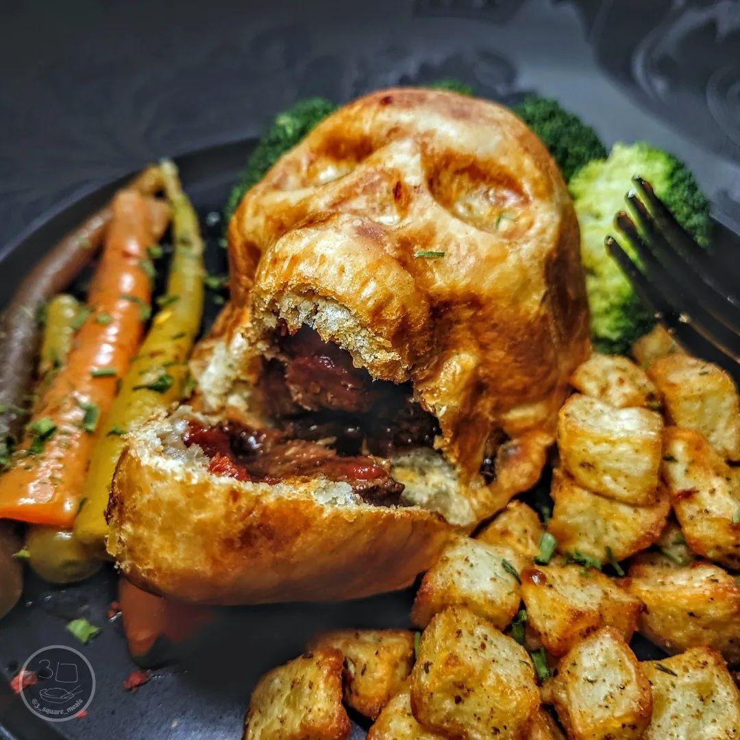 Halloween Skull Pasty with Veggie Sides