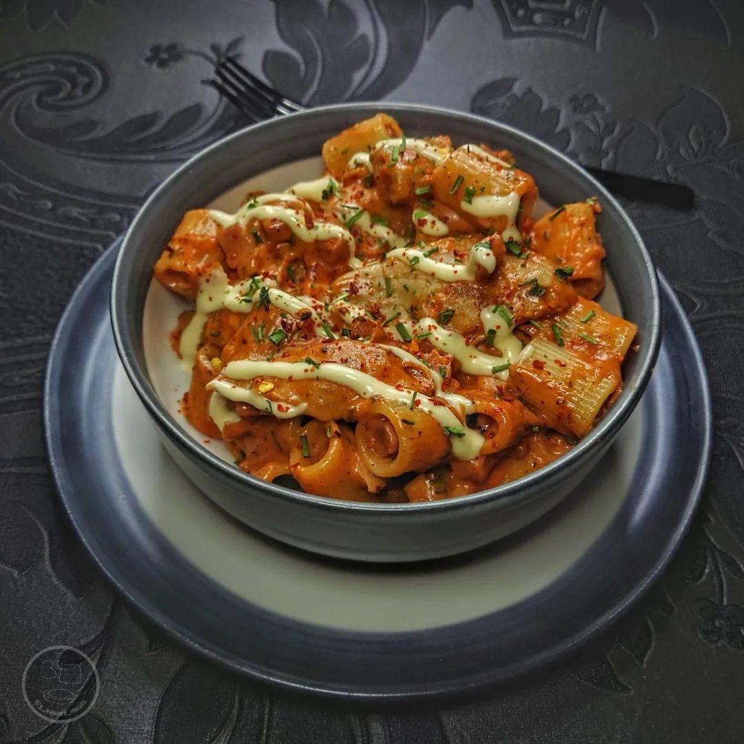 Creamy Cajun Chik'n and Bac'n Pasta