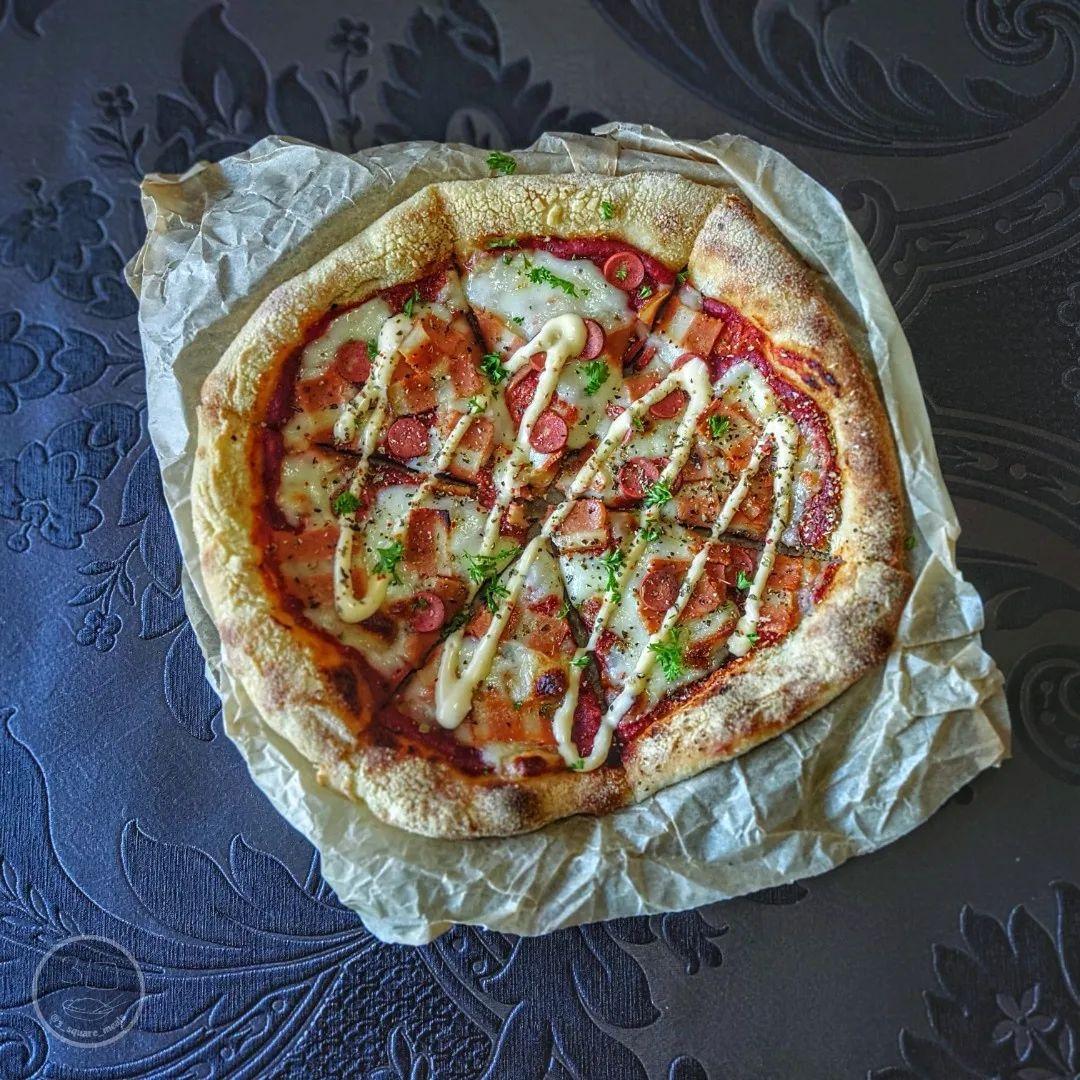 Vegetarian Pizza with Chilli Garlic Sauce