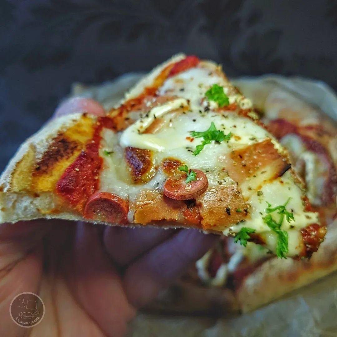 Vegetarian Pizza with Chilli Garlic Sauce