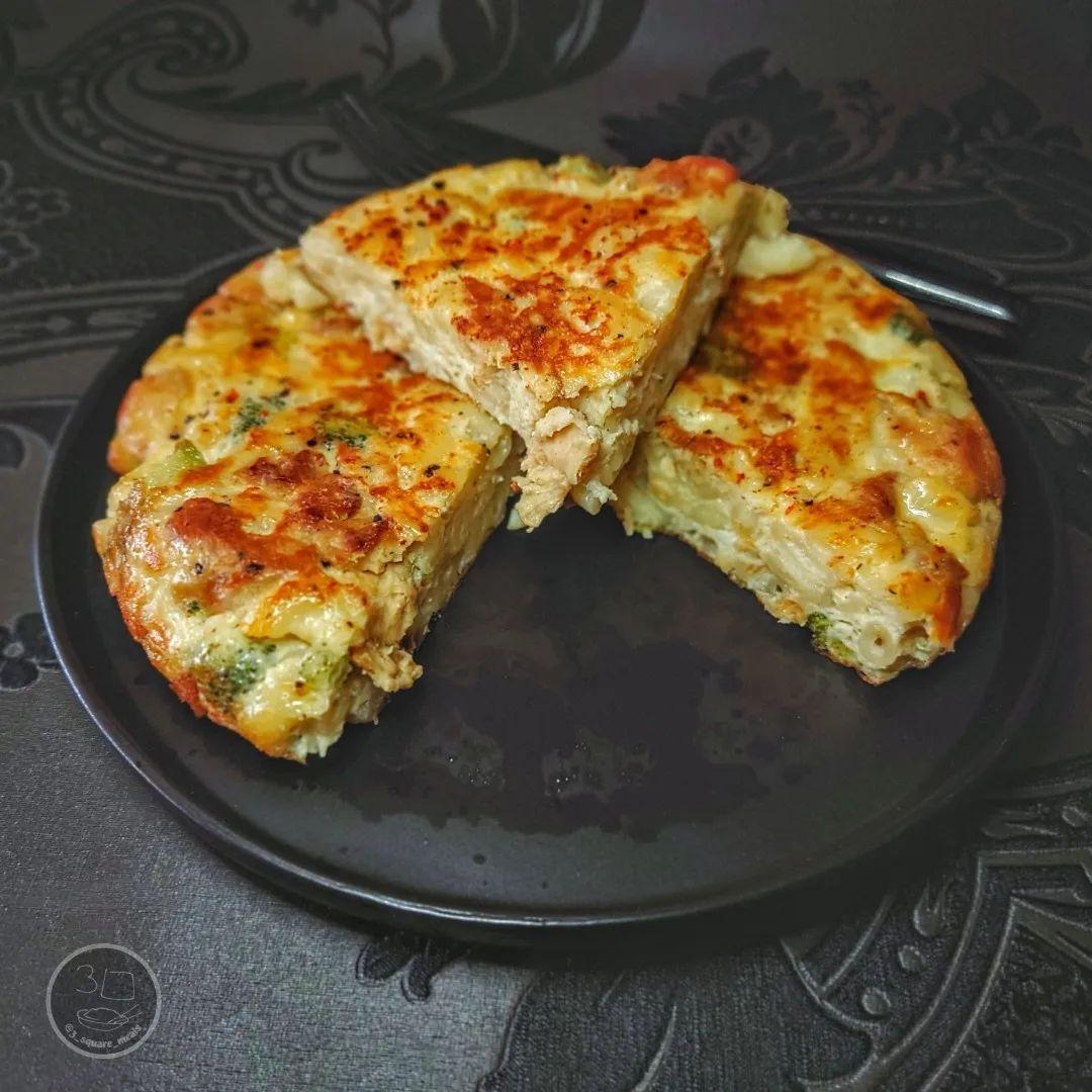 Salmon and Broccoli Macaroni Frittata