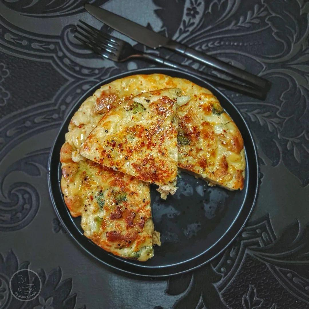 Salmon and Broccoli Macaroni Frittata