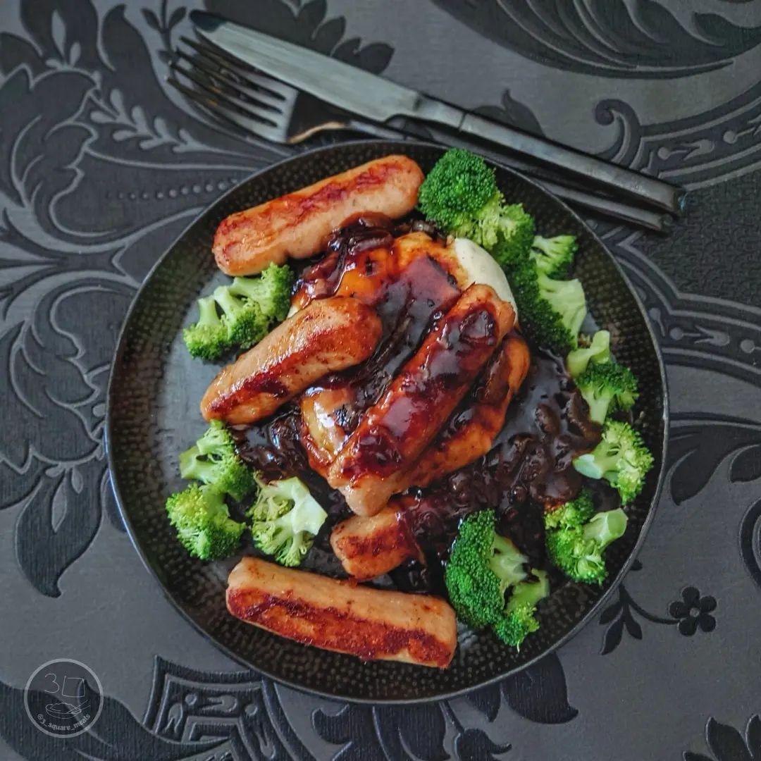 Bangers and Mash with Onion Gravy