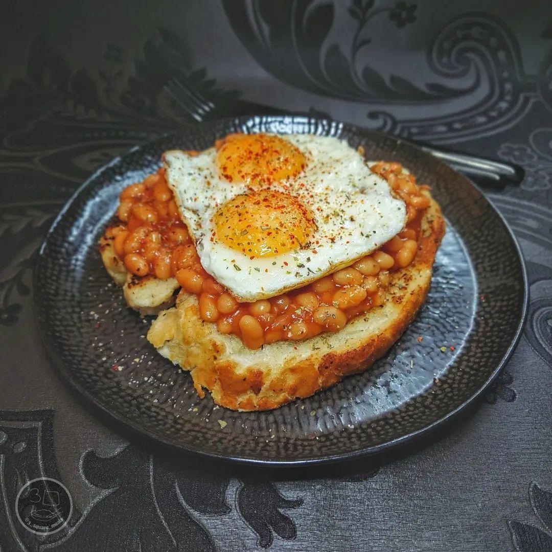 Garlic Fried Bread with Eggs and Beans