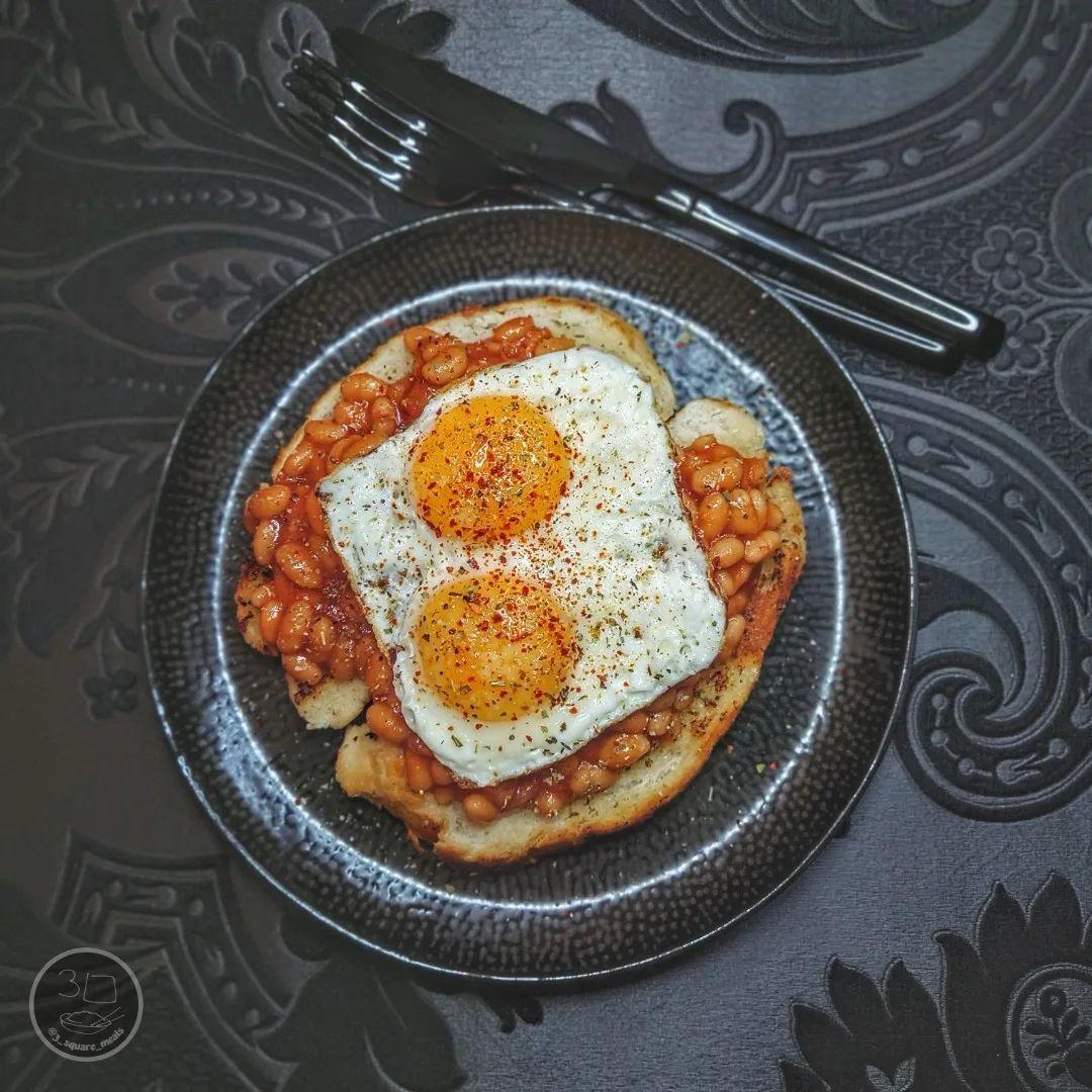 Garlic Fried Bread with Eggs and Beans