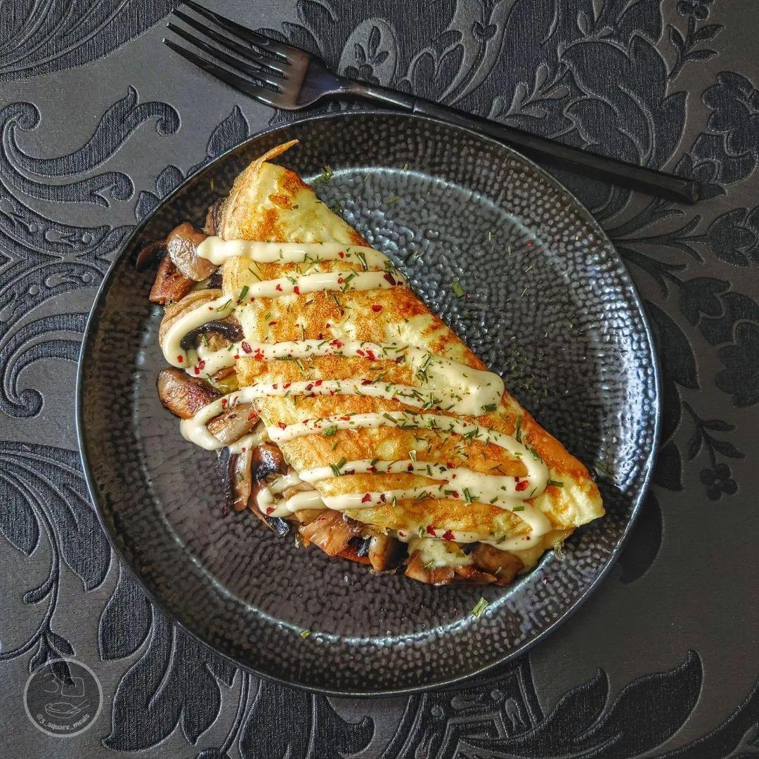 Mushroom and Smoked Cheese Omelette