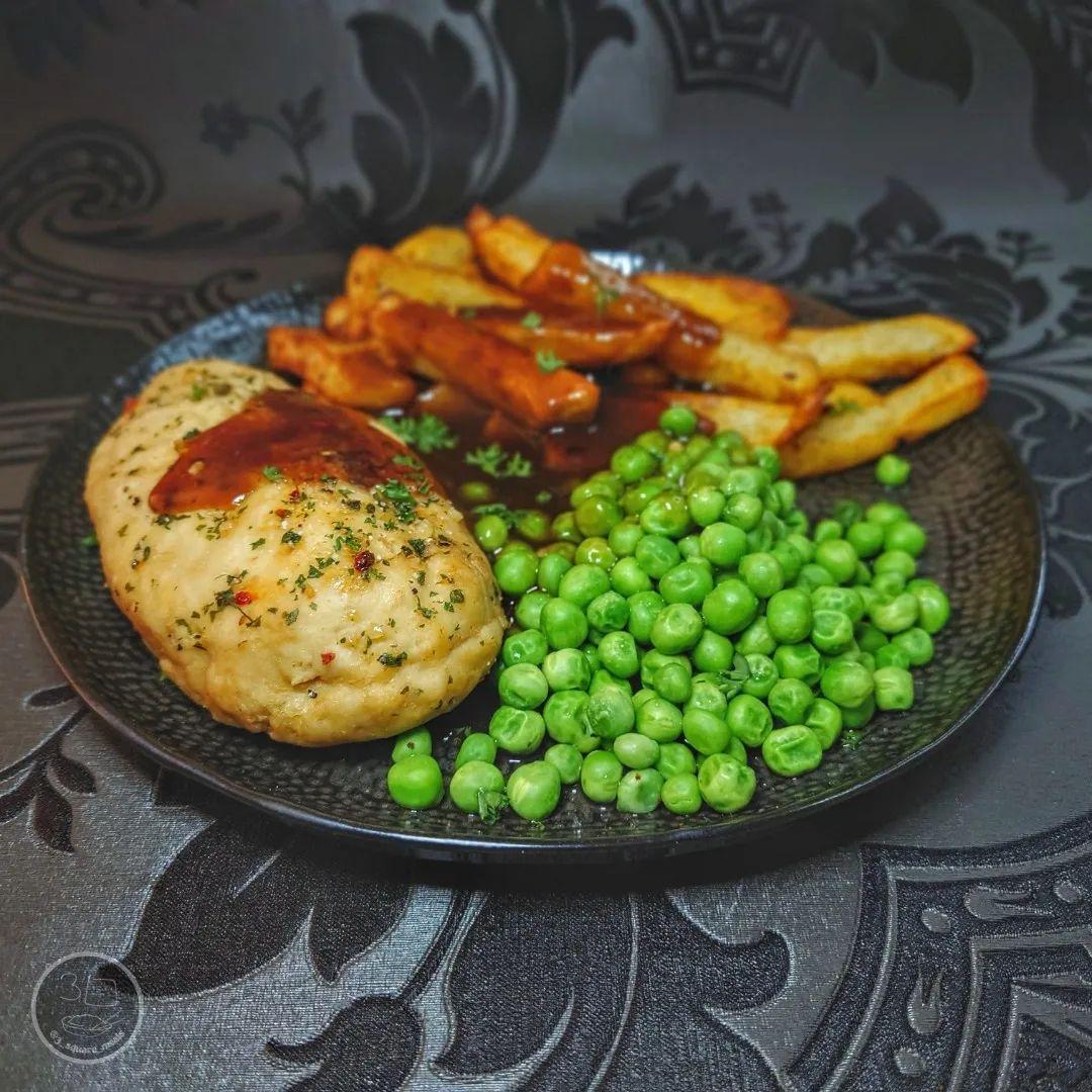 Vegetarian Chicken Fillets with Chips and Gravy