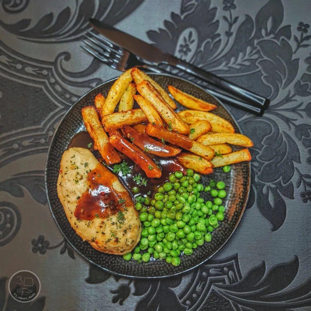 Vegetarian Chicken Fillets with Chips and Gravy