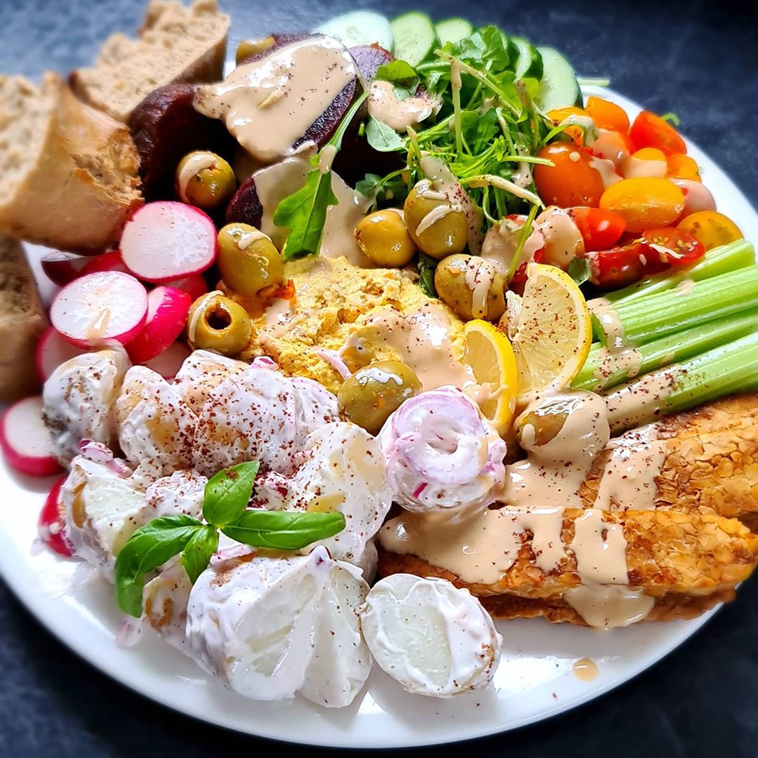 Tempeh and Turmeric Hummus Salad