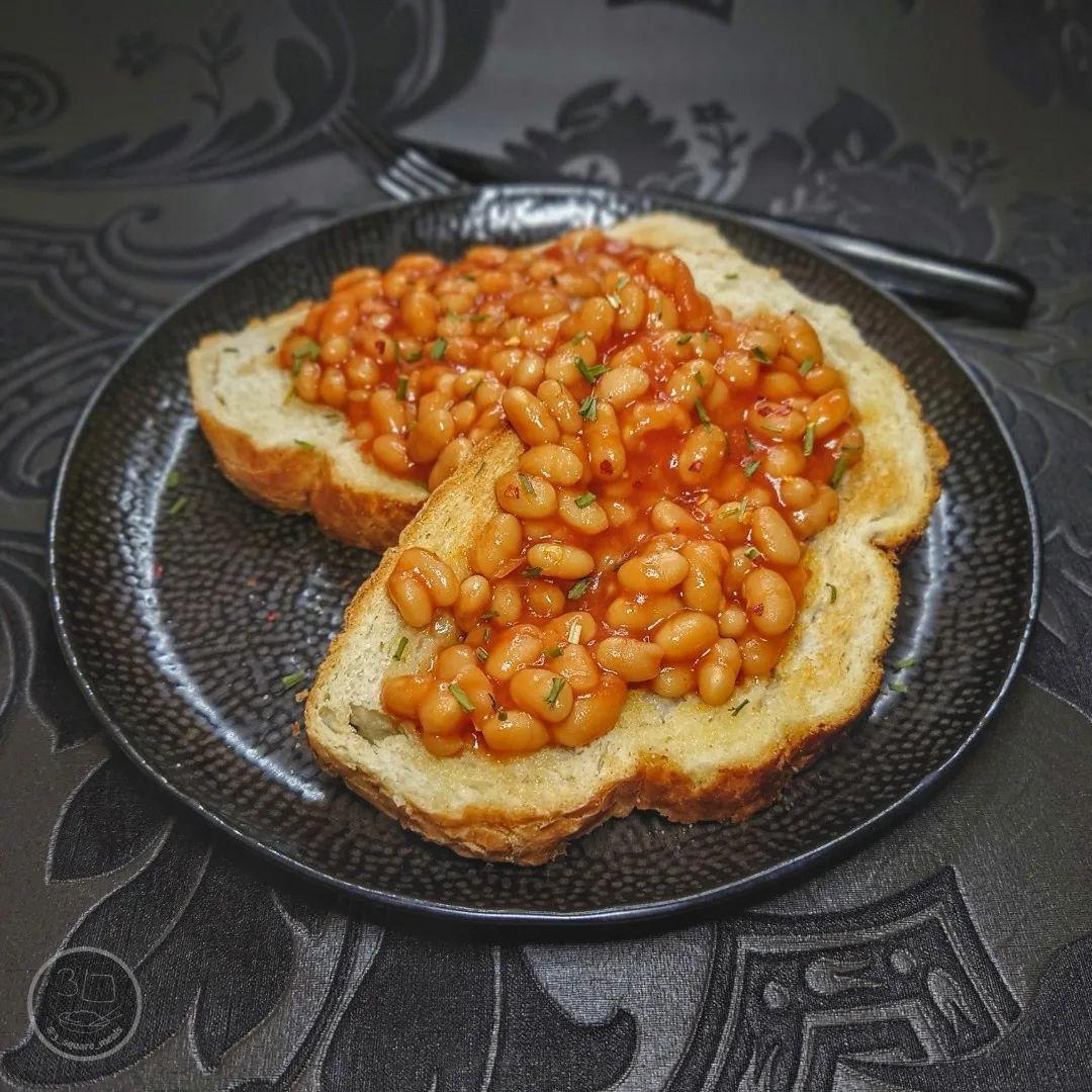 Traditional British Beans on Toast