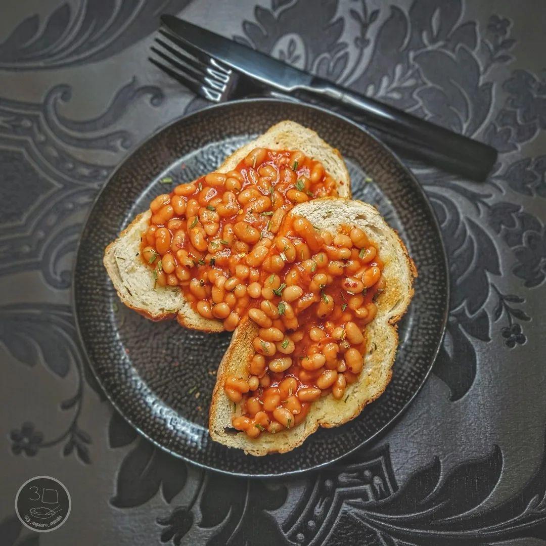 Traditional British Beans on Toast
