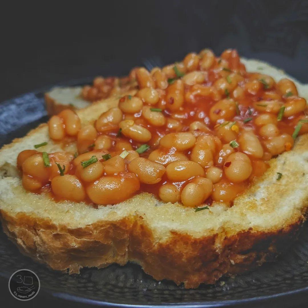 Traditional British Beans on Toast