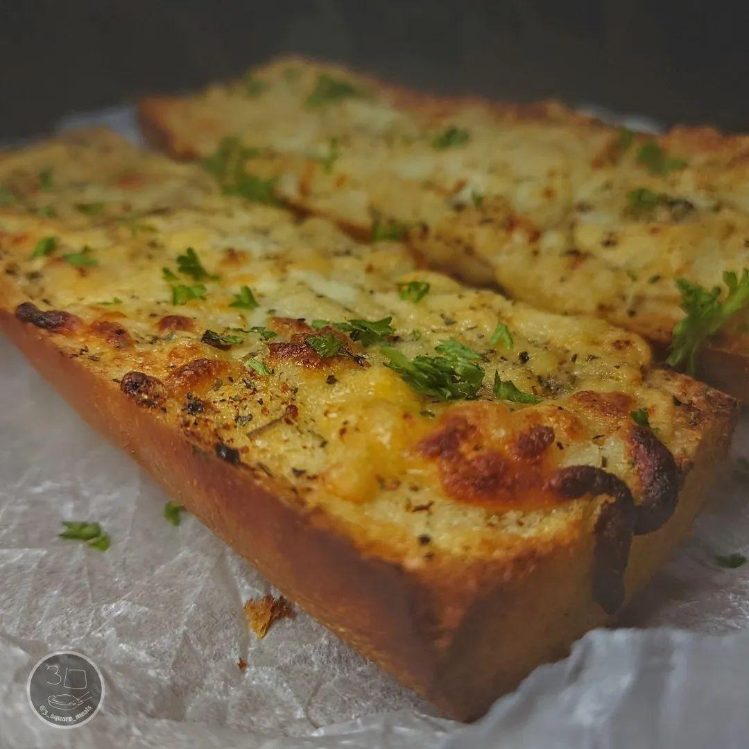 Simple Cheesy Garlic Bread