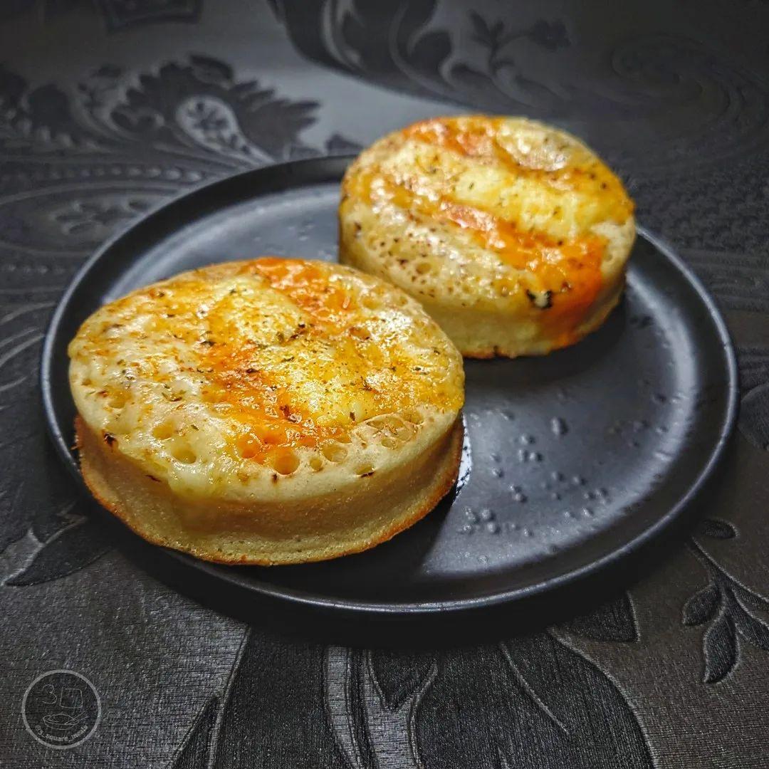 Cheesy Crumpets for Breakfast