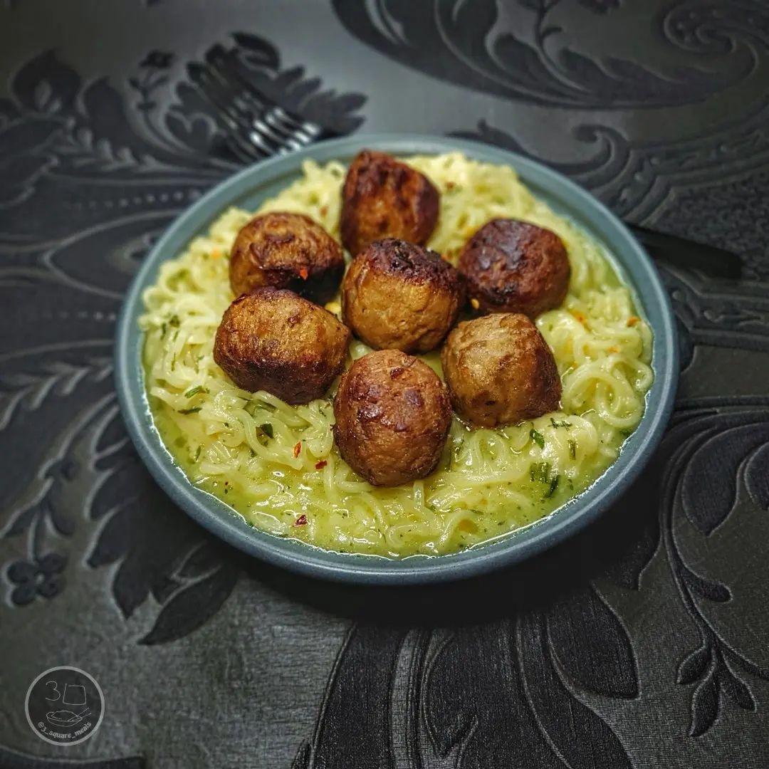 Vegetarian Noodles with Seasoned Plant Balls