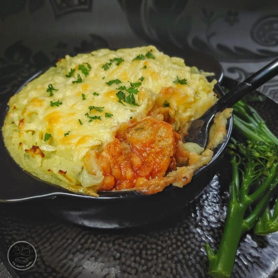 Cheesy Sausage and Bean Mash Pie