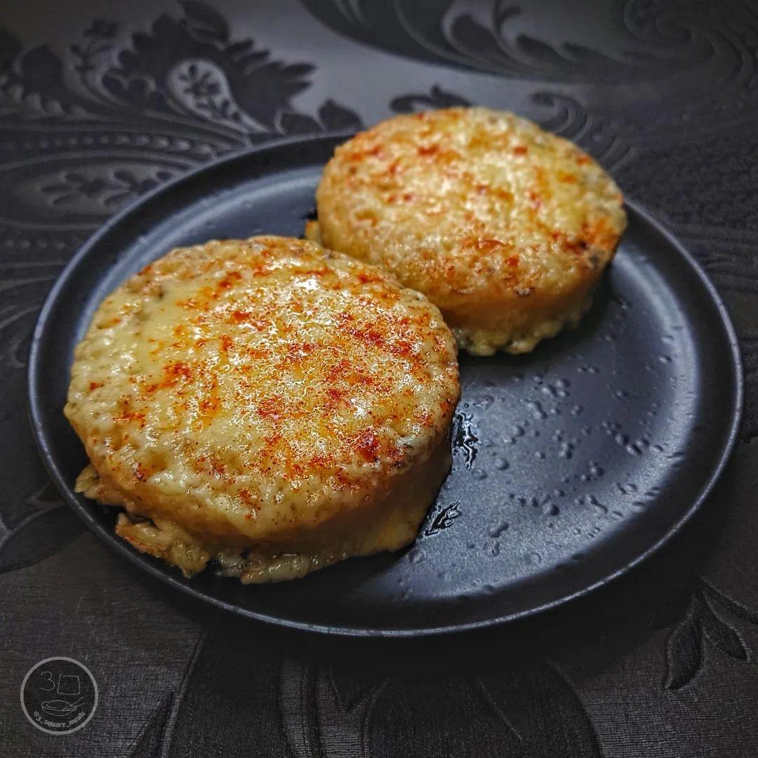 Cheesy Crumpets for Breakfast