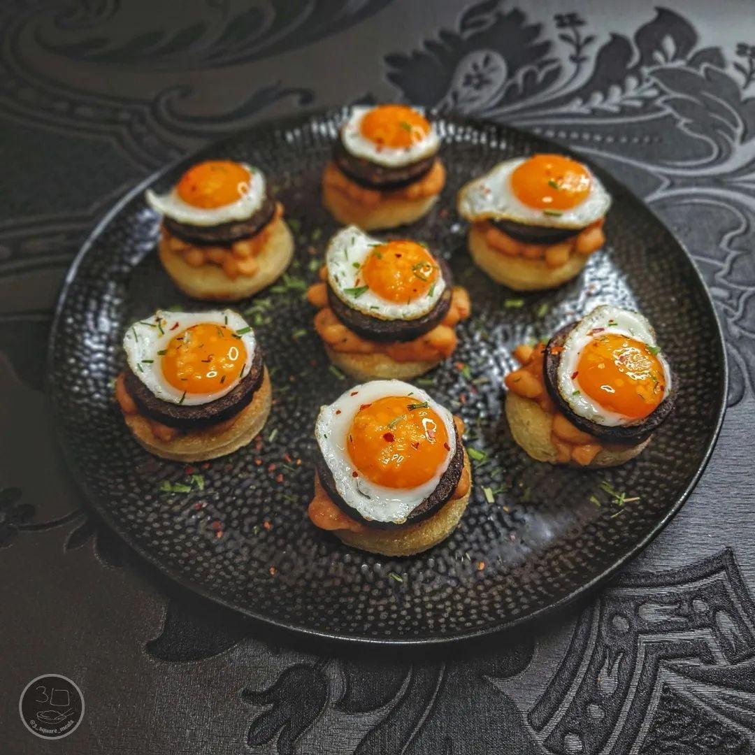 Breakfast Sliders with Fried Components